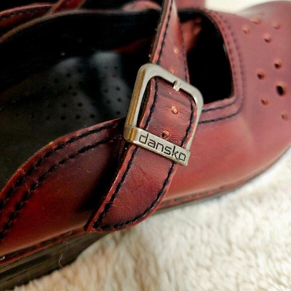 Dansko W's Clogs 38 Burgundy Red Kerrie Cabrio Slipon Buckle slippers. Round Toe - Picture 7 of 15